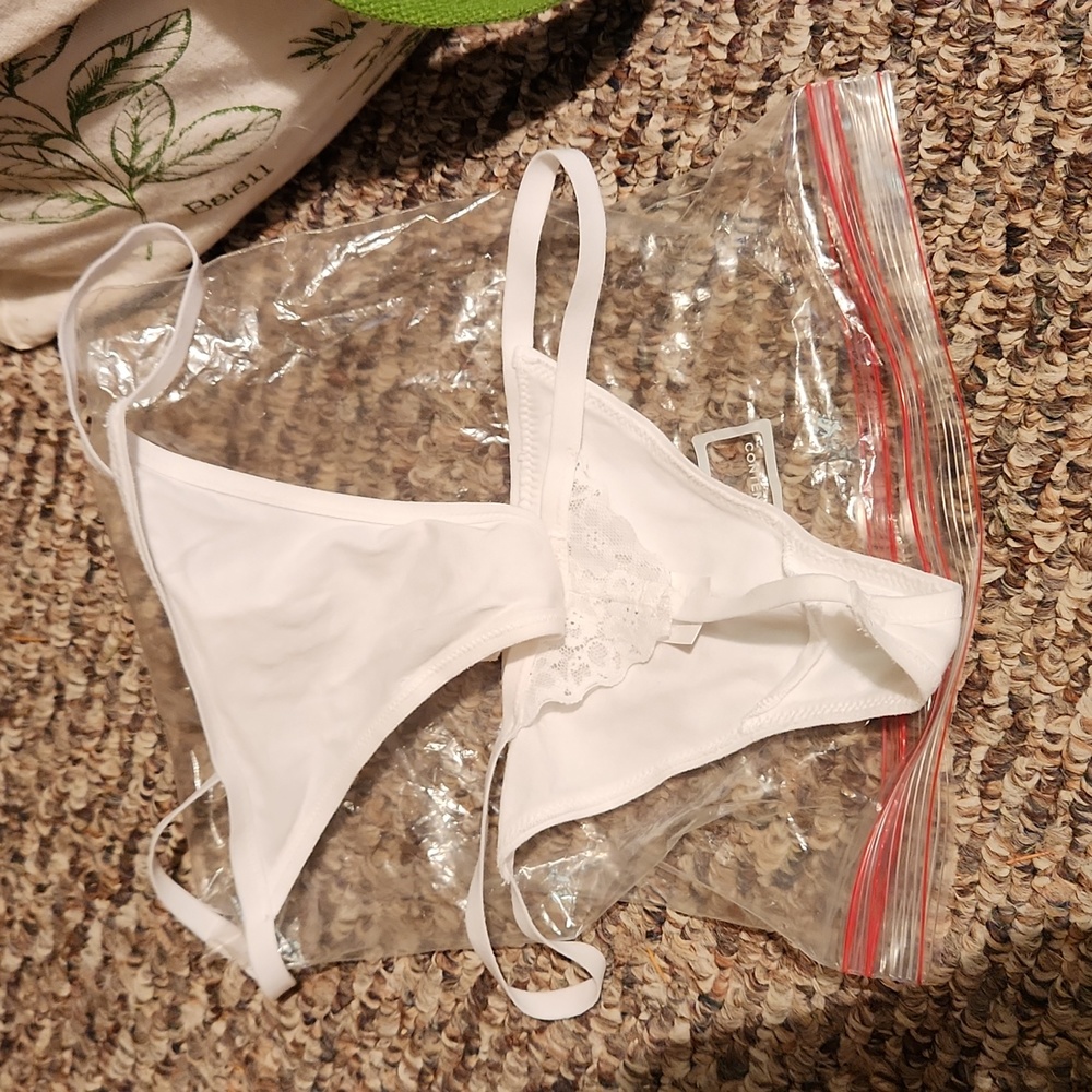 NEW VS 2x pairs sz Medium Thongs